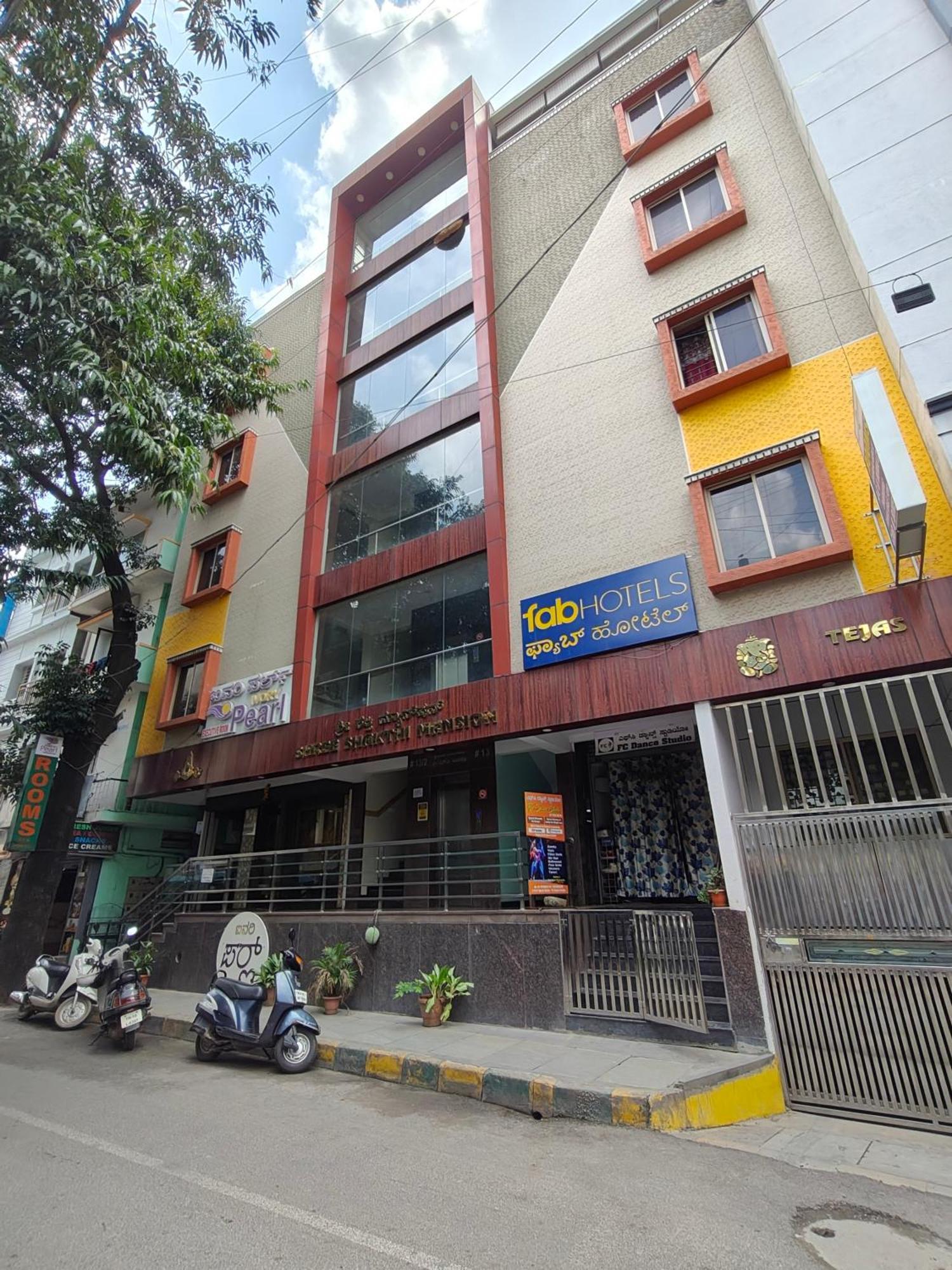Ivory Pearl Hotel Bangalore Exterior foto